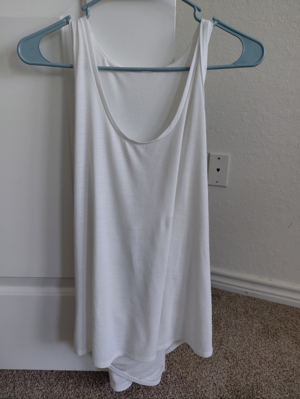 White Scoop Neck Sports Tank Top with cute twist back